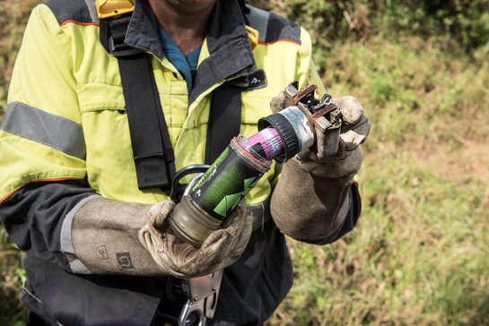 Elke bovengrondse leiding was uitgerust met een kortsluitverklikker. Die lichtte op als er een defect op die leiding optrad. Zo kon de technicus van dienst meteen zien waar het defect zich situeerde. Hier zie je de ‘inhoud’ van de verklikker, die oplichtte bij een kortsluiting.