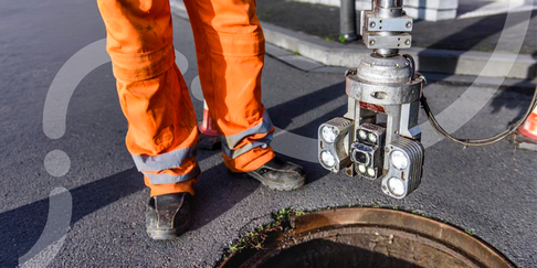 Les inspections des réseaux d'égouts permettent de recenser les réseaux d'égouts fragiles en Flandre Un technicien effectue une inspection des égouts